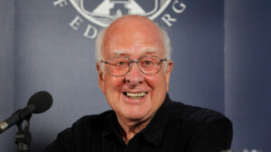 È morto Peter Higgs, il fisico britannico famoso per il bosone: ci ha lasciato a 94 anni