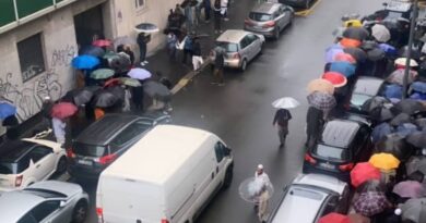 Ramadan, centinaia di fedeli nella moschea (abusiva) di Milano. “Subito l’esproprio”