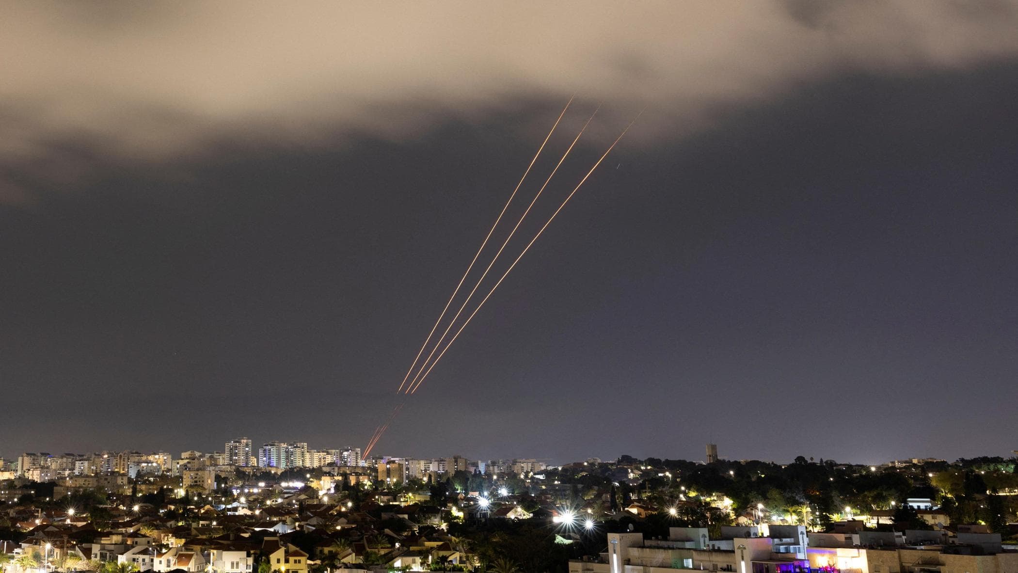 Guerra in Israele, le notizie di oggi. L’Iran attacca con droni e missili. Biden chiede calma. Per Teheran la “questione è chiusa”, ma Israele dichiara: “Risponderemo”