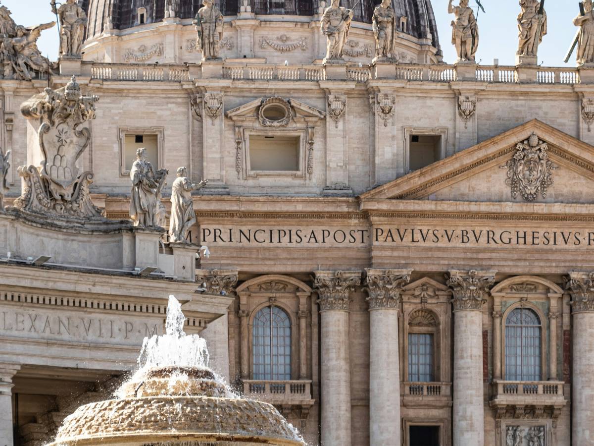 Licenziata dopo 34 anni e suora fa causa al Vaticano: la richiesta choc