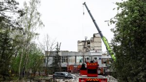 Guerra Ucraina – Russia, le notizie di oggi. Media: “Attacco in Crimea, morti 30 soldati russi”. Raid di Mosca su Chernihiv: 13 morti. La rabbia di Zelensky: “Servono difese aeree”