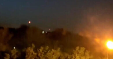 Israele lancia l’attacco contro l’Iran, colpita una base militare a Esfahan. Teheran: “Siti nucleari in sicurezza”