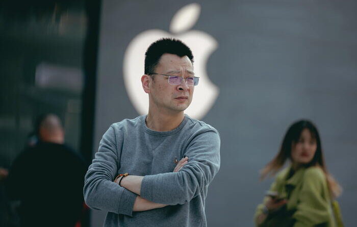 La Cina ordina ad Apple di rimuovere WhatsApp e Threads