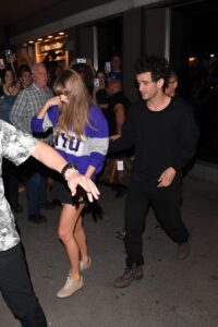 Taylor Swift sembra avere molto da dire su Matty Healy nel dipartimento dei poeti torturati
