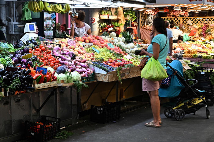 Confcommercio, l’inflazione rallenta, spinta ai consumi