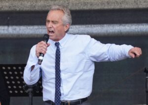 RFK Jr. subisce il contraccolpo dei gruppi ambientalisti e degli ex colleghi