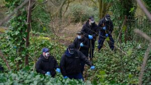 La scena del crimine in cui è stato ritrovato un busto umano viene riaperta settimane dopo la scoperta