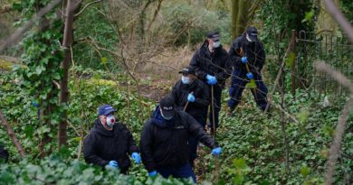 La scena del crimine in cui è stato ritrovato un busto umano viene riaperta settimane dopo la scoperta