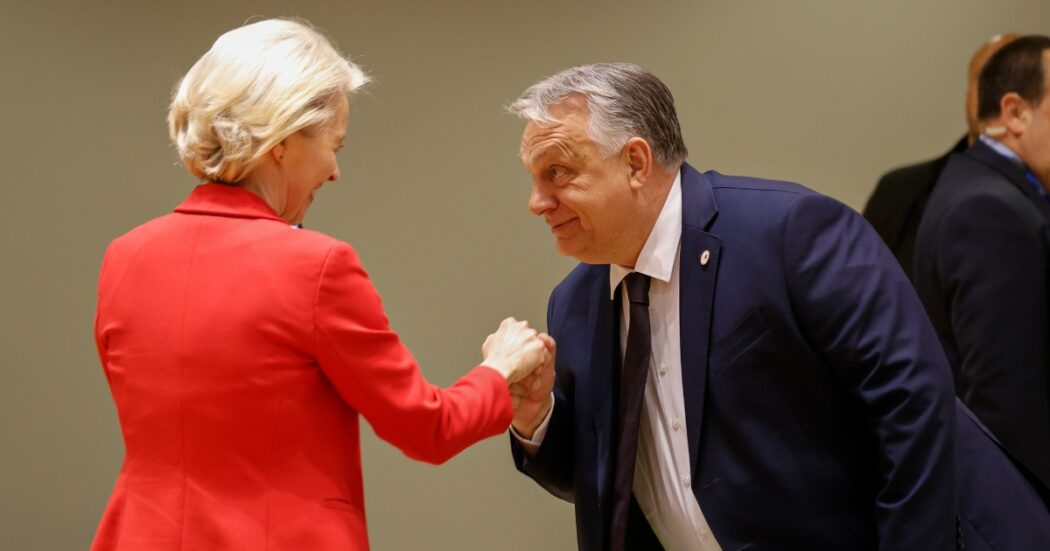 Ue in Lussemburgo per sbloccare le forniture a Kiev, ma è divisa. Orbán già pronto alle opposizioni: “Siamo a un passo dall’invio di truppe”