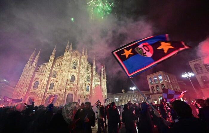 Scudetto Inter: Milano in festa, migliaia in Piazza Duomo