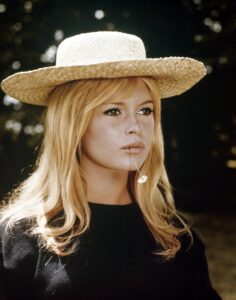Frangetta Bardot: La tendenza dei capelli della Costa Azzurra che sta bene a tutti