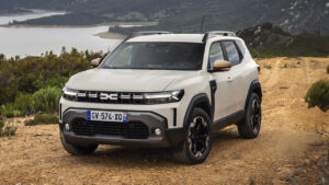 Dacia Duster, prima guida: con le versioni ibride spacca il mercato