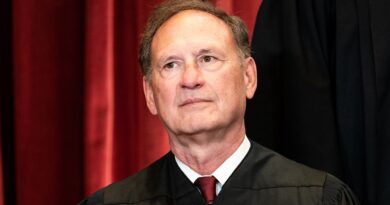 Il giudice della Corte Suprema Samuel Alito sostiene che i presidenti devono essere autorizzati a commettere crimini federali o la democrazia come la conosciamo sarà finita