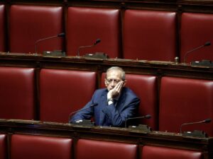 Il telefono, l’anti-taccheggio, il video: sei testimoni inguaiano Fassino