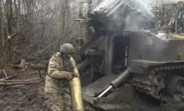 Ucraina, bombardata dai russi Kharkiv, persone sotto le macerie