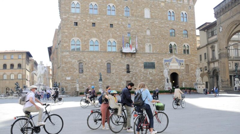 Fino a 30 euro al mese per chi usa la bici al posto della macchina: Firenze vara gli incentivi per le due ruote