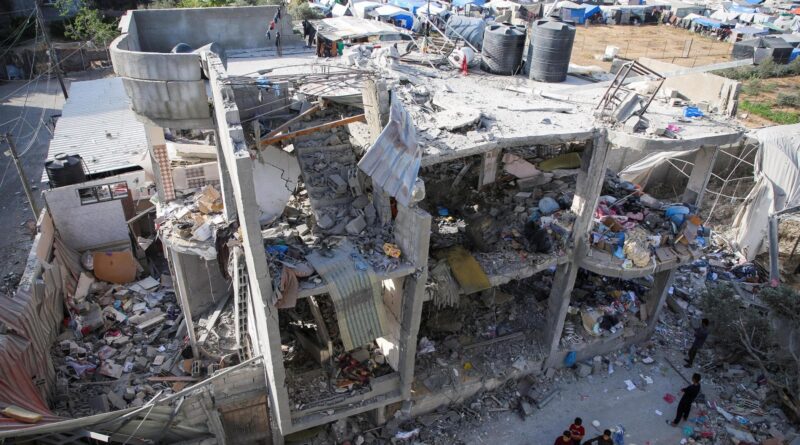 Guerra Israele – Hamas, le notizie di oggi. Raid di Israele negli uffici di Al Jazeera, “Confiscate le attrezzature”. Hamas lascia il Cairo per proseguire i negoziati a Doha. Axios: “Gli Usa sospendono una consegna di munizioni”
