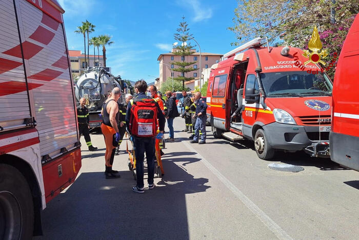 Un’altra strage sul lavoro: cinque operai morti a Casteldaccia. “Deceduti uno dietro l’altro calandosi nel tombino”