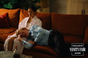 Jesse Plemons ed Emma Stone si scatenano nel seguito di ‘Poor Things’ ‘Kinds of Kindness’
