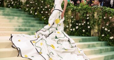 L’abito del Met Gala 2024 di Gigi Hadid ha richiesto oltre 13.500 ore di lavoro per essere creato