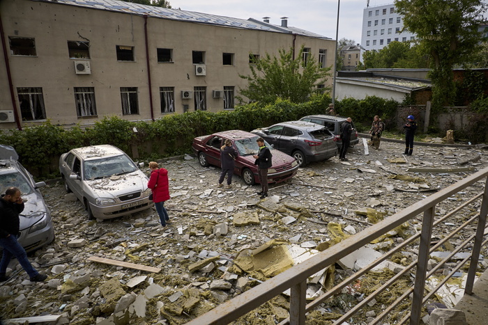 Ucraina, Kiev: “Ritiro truppe in alcune zone nella regione di Kharkiv, poi inviati rinforzi”. Blinken annuncia 2 miliardi di aiuti militari