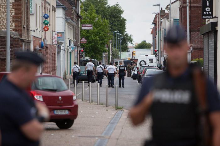 Francia: cerca di dare fuoco a sinagoga a Rouen, ucciso