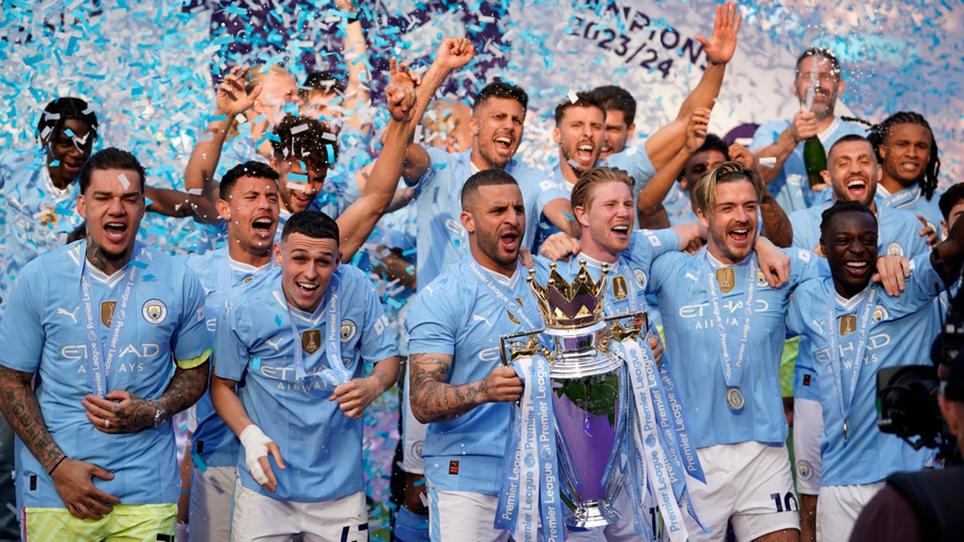 Il Man City vince il quarto titolo di fila in Premier League, un record