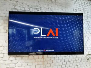 Mondadori entra nell’IA con Plai, acceleratore di startup