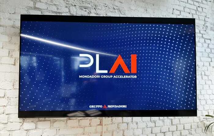 Mondadori entra nell’IA con Plai, acceleratore di startup