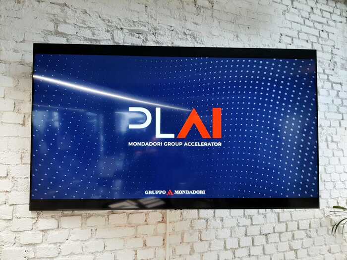 Mondadori entra nell’IA con Plai, acceleratore di startup