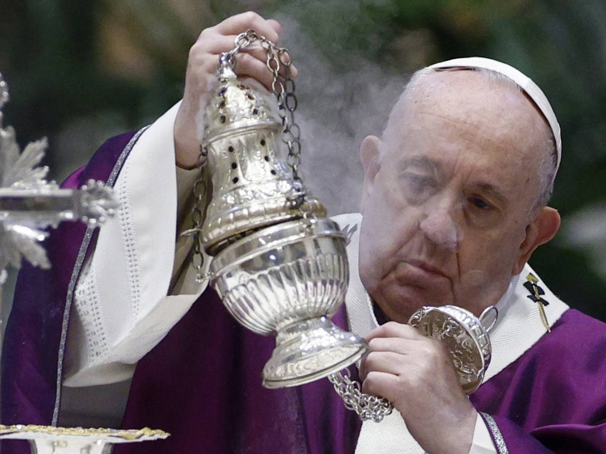 Parla Bergoglio: “Benedire unioni gay? Non posso, va contro la legge della Chiesa”