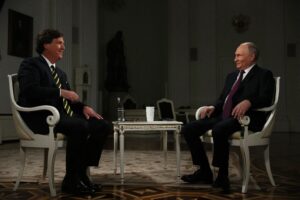 Tucker Carlson chiude il cerchio con uno show sulla TV di Stato russa
