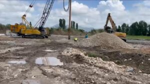 Albania, blitz di deputati del Pd nelle aree che ospiteranno i centri per migranti: “70.000 metri quadri di nulla”