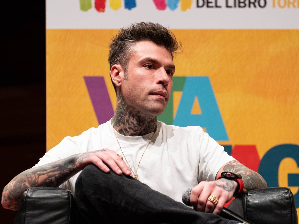 “È fuori controllo”. Lo psicoterapeuta: cosa sta succedendo a Fedez