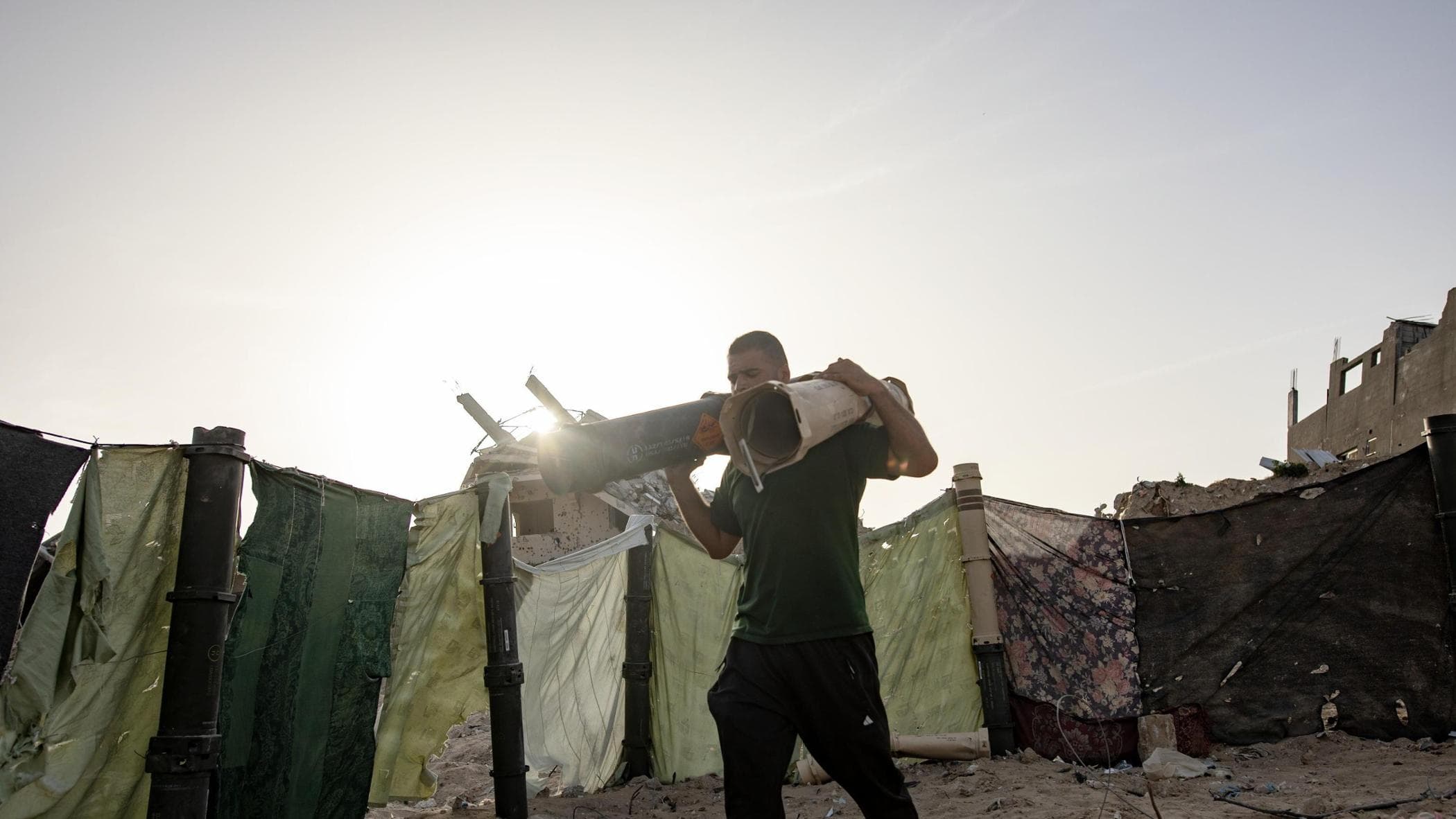 Guerra Israele – Hamas, le notizie di oggi. Media: “16 morti in raid israeliano a Rafah, gli Usa trattano con l’Ue per la gestione del valico di Rafah”