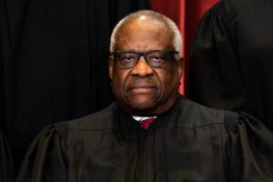 Clarence Thomas riflette sulla revisione della segregazione scolastica