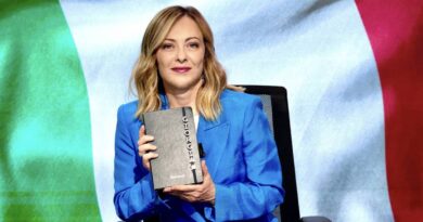 “Cari telespettatori di La7…”. Meloni gela i “salotti radical-chic”