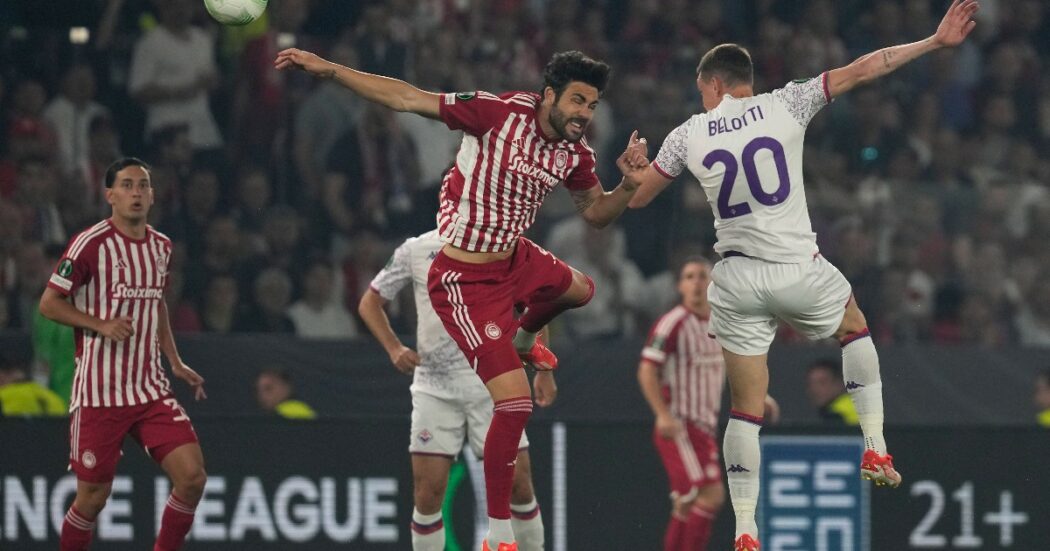 Un gol di El Kaabi consegna la Conference League all’Olympiacos: la Fiorentina si arrende ai supplementari