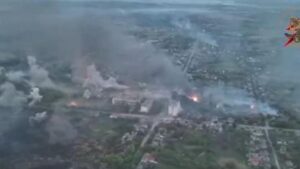 Guerra Ucraina – Russia, le news di oggi: raid russo contro palazzo a Kharkiv, 8 feriti. Biden ha autorizzato Kiev a impiegare armi Usa per colpire in Russia