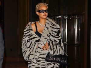 Rihanna dà a un cappotto anni ’90 un’impronta totalmente 2024