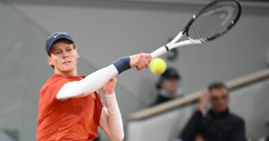 Sinner vince il secondo set 6-3, il primo a Moutet: in palio i quarti del Roland Garros