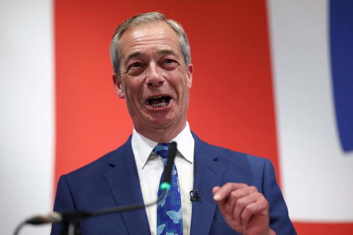 Farage si candida e lancia un’opa sui Tory in declino
