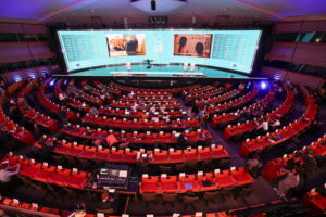 Europee, il liveblog. Europe Elects, “cresce il Ppe, poi S&D e terzi i liberali