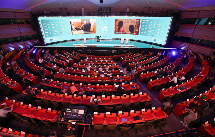 Europee, il liveblog. Europe Elects, “cresce il Ppe, poi S&D e terzi i liberali
