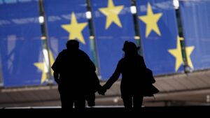Votazioni in Europa: gli exit poll in diretta. Vola la destra in Francia, Germania e Austria. Macron: elezioni politiche subito. Le Pen: “Pronti ad andare al potere”. Regge la coalizione Von der Leyen: popolari, conservatori e liberali