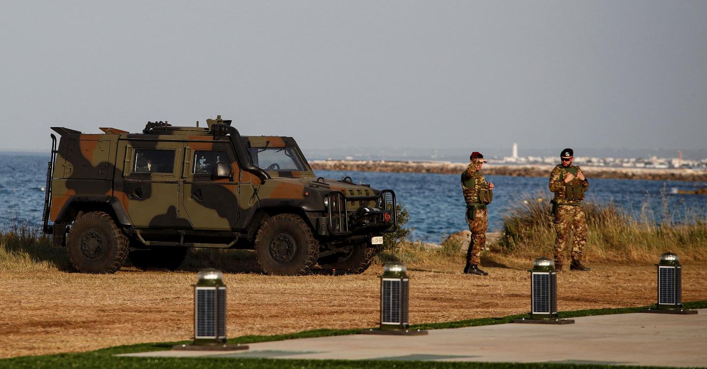 G7 in Puglia, la nave alloggio per i 2.700 uomini delle Forze dell’ordine si rivela un incubo