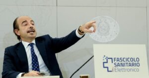 Fascicolo sanitario: entro il 2024 online prenotazioni, pagamento ticket e accesso ai referti