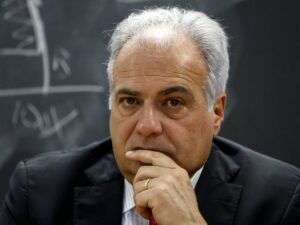 Papà Salis chiede scusa, che caos in Francia e la rissa: quindi, oggi…