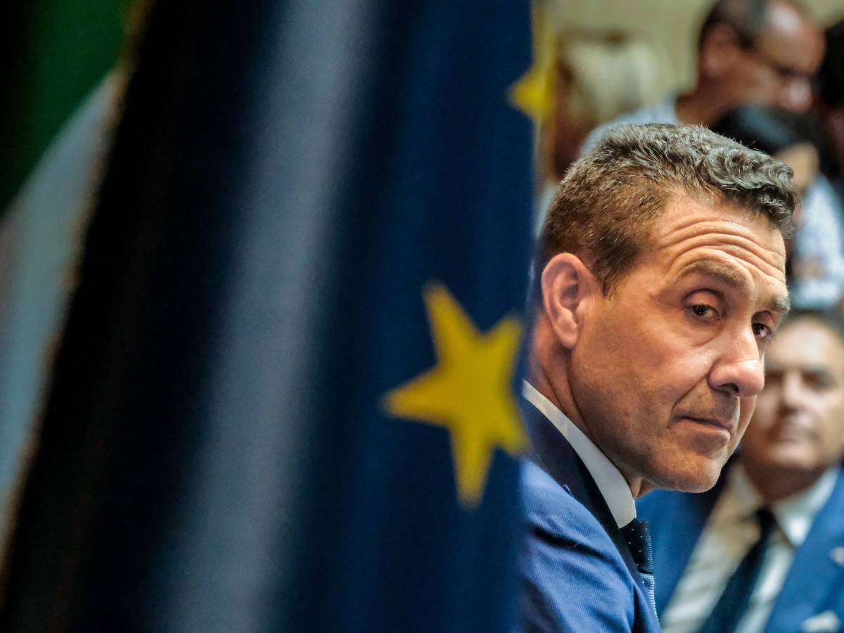 No all’archiviazione per Vannacci. È accusato di istigazione all’odio razziale per il suo libro