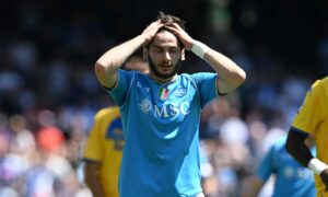Ag. Kvaratskhelia: “Vuole andarsene, la gente deve saperlo. Niente di peggio di restare al Napoli”. La dura replica del club